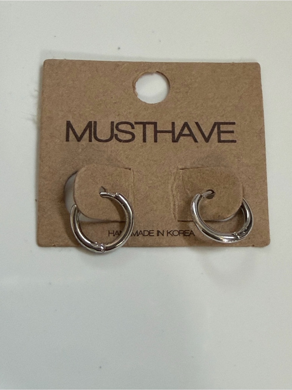 Must Have Minimalist Mini Hoop Links in Silver Tone - Picture 3 of 4